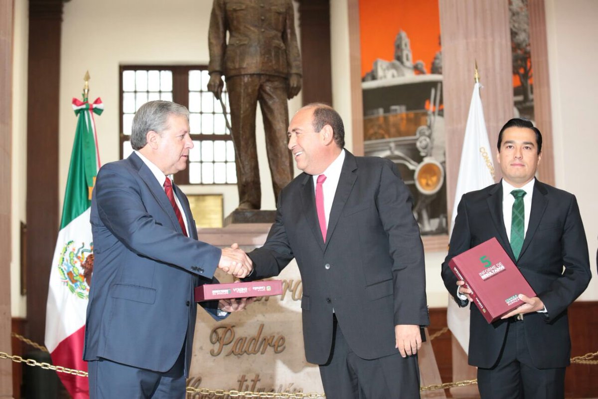 rubenmoreiravdz's tweet photo. Entregamos a las y los diputados del @LXCongresoCoah el documento que contiene #5oInformeResultados #ConSeguridadCoahuilaAvanza https://t.co/ACrsj6HwDf