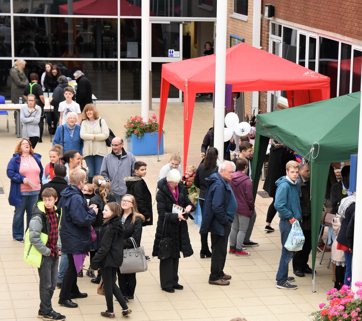 LiteraryLive's tweet photo. Banbury Literary Live 2016 was a great success.  Photos courtesy of Neil Simmons @dungeeksnaps https://t.co/VZgcDi41MK