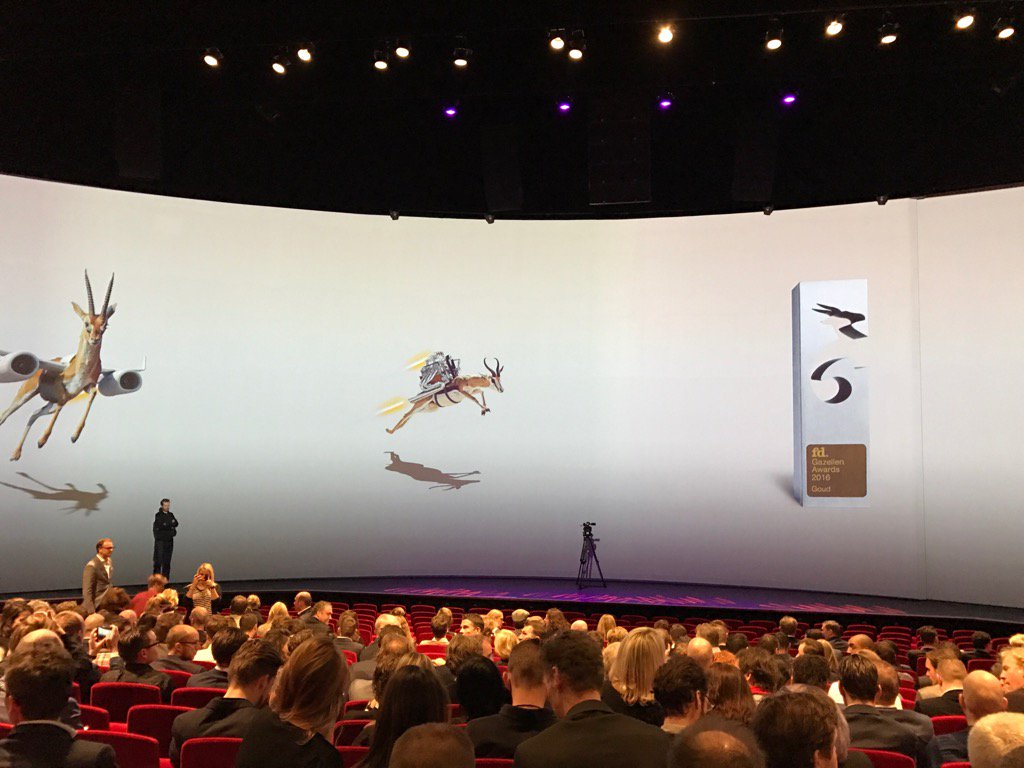 RoosjeMOOVS's tweet photo. Ontvangen wij een award of niet?: Spanning stijgt bij #fdgazelle https://t.co/Ub9sNXDBol”