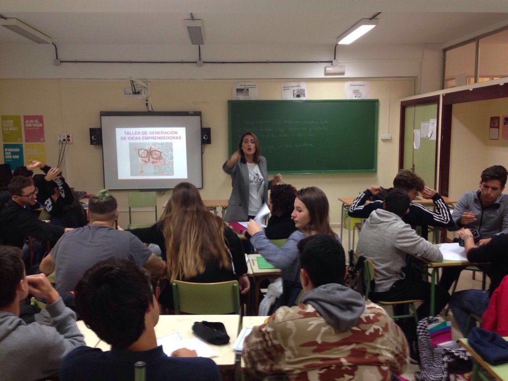 PalmaActiva's tweet photo. .@NievesVillena
#Formació per alumnes IES Son Rullan
#Concurs Millor #ProjecteEmpresarial d'estudiants https://t.co/Swc4wTuDQA