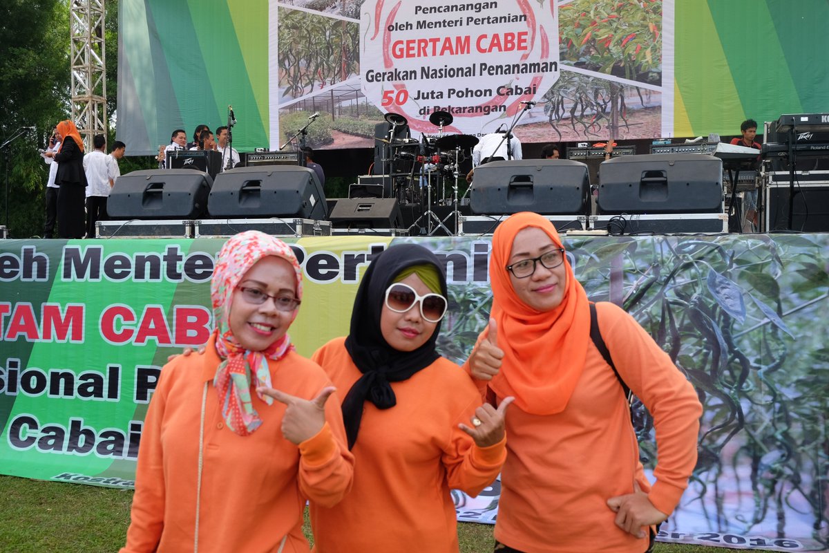 kementan's tweet photo. Melalui #GertamCabe, kelompok wanita membudayakan pola konsumsi pangan Beragam, Bergizi Seimbang, dan Aman (B2SA), ayo #Cabe2anDiRumah https://t.co/AftdJcQFKQ