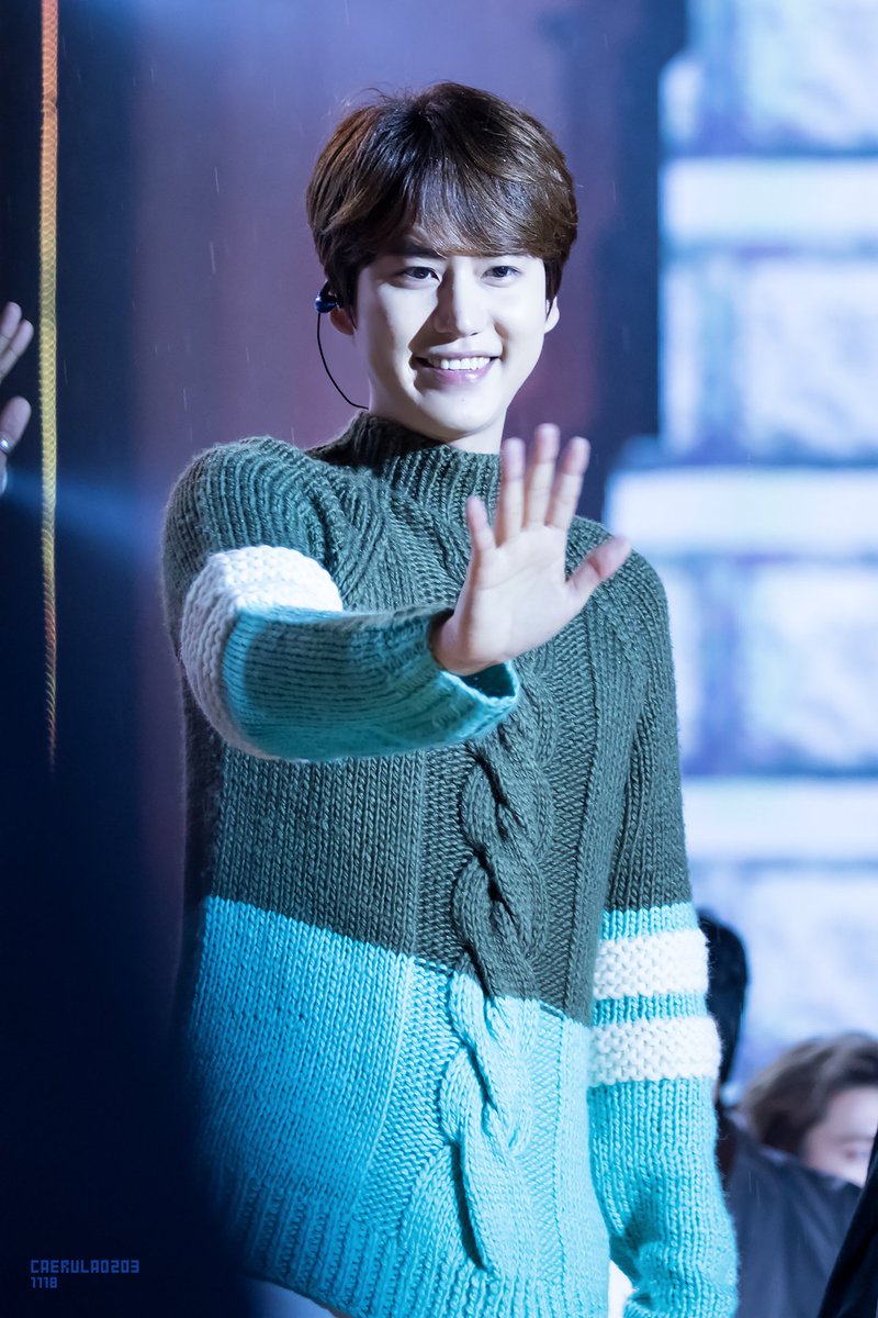 ELFish_JOYers's tweet photo. RT 13elieveSG: [HD PIC] 161118 Music Bank in Gyeongju - Kyuhyun looks so fluffy in his sweater! [4P]  https://t.co/p8Kw9op6eu