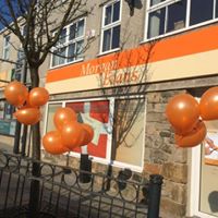 SignFactory2020's tweet photo. #TimeHopTuesday @MorganEvans1964 @AngleseySMedia #Llangefni #EstateAgents #illuminated #foldedpanel #sign #PRINTING #Balloon #etchglass https://t.co/KlxHZTH7Gw