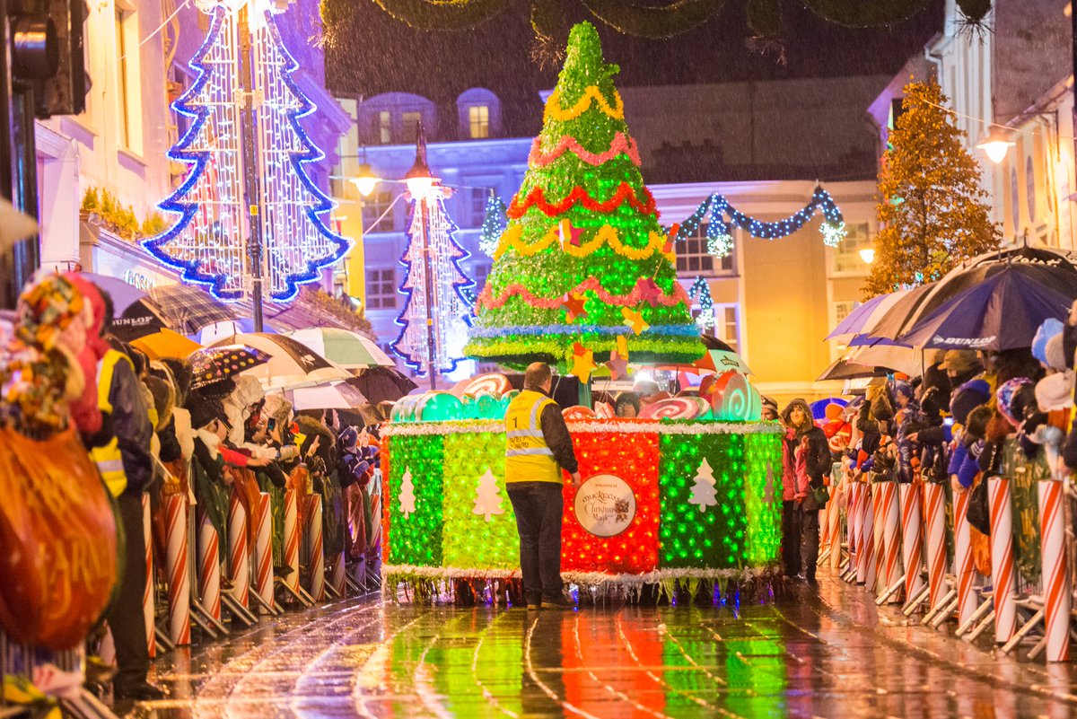 XmasInKillarney's tweet photo. 3 days left to our 1st Magic Parade &amp; of course the Turning on of the Christmas Lights in Killarney, will be great fun! #XmasinKillarney https://t.co/M0SqYlJh90