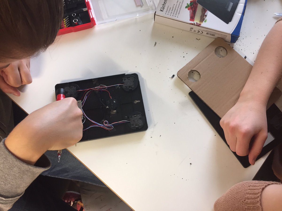 sammyschuckert's tweet image. Teams getting heads down on their hacks! 💪🏼@hfggmuend Hackathon 'Use things together' @OSCEdays #OSCEdays #thinkdif #hfghack #3erlingrid