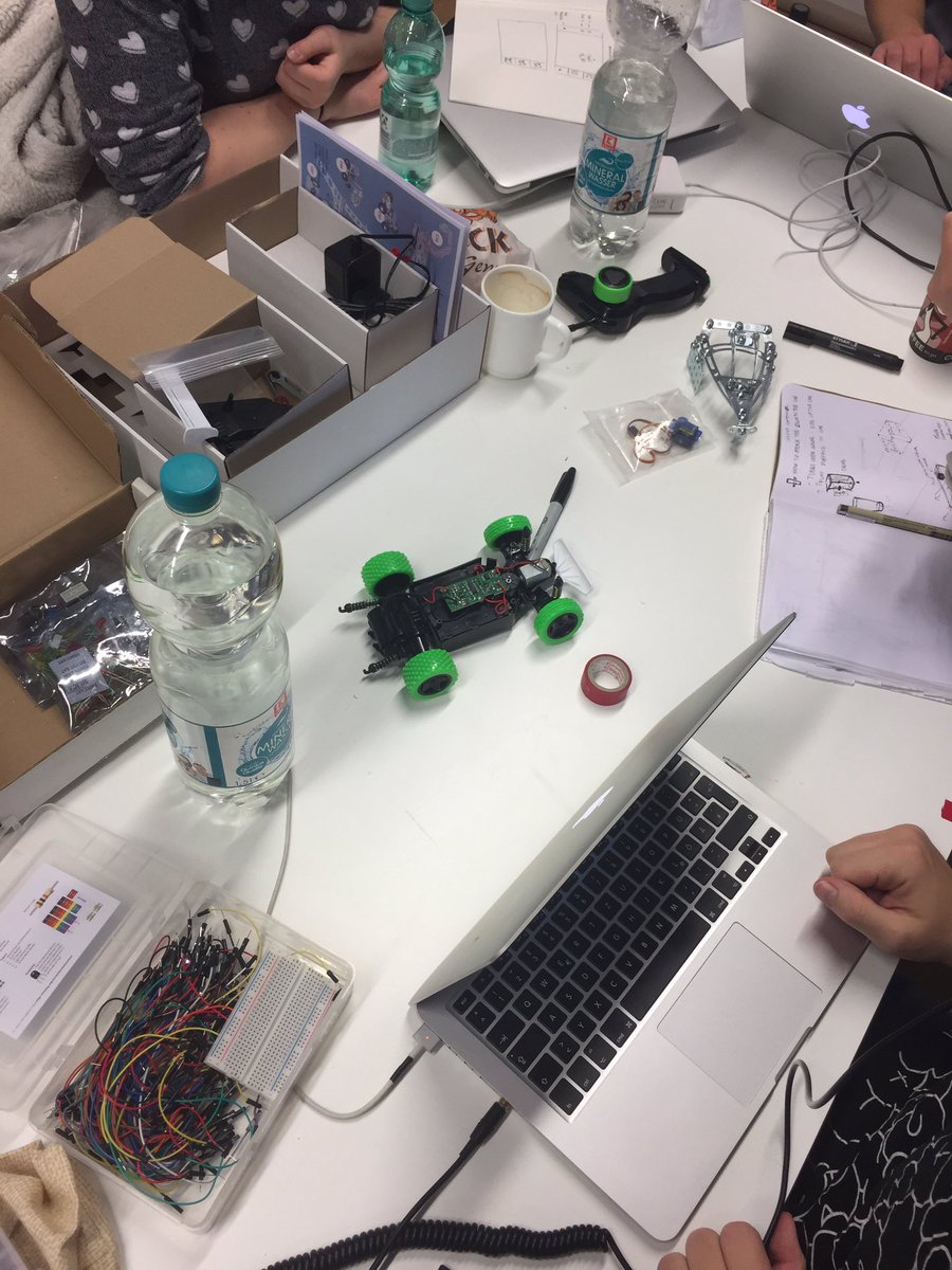 sammyschuckert's tweet image. Teams getting heads down on their hacks! 💪🏼@hfggmuend Hackathon 'Use things together' @OSCEdays #OSCEdays #thinkdif #hfghack #3erlingrid