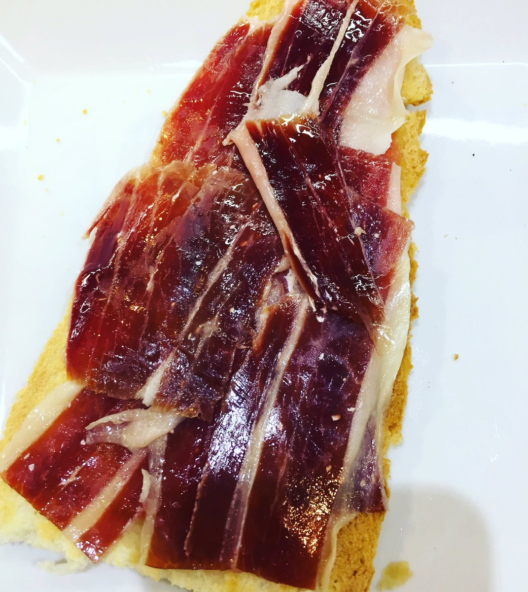 ClubdeBellota's tweet photo. Desayuna como te mereces, con un buen #jamón de #ClubDeBellota Para pedidos, info@clubdebellota.com https://t.co/I8XrI8oTSm