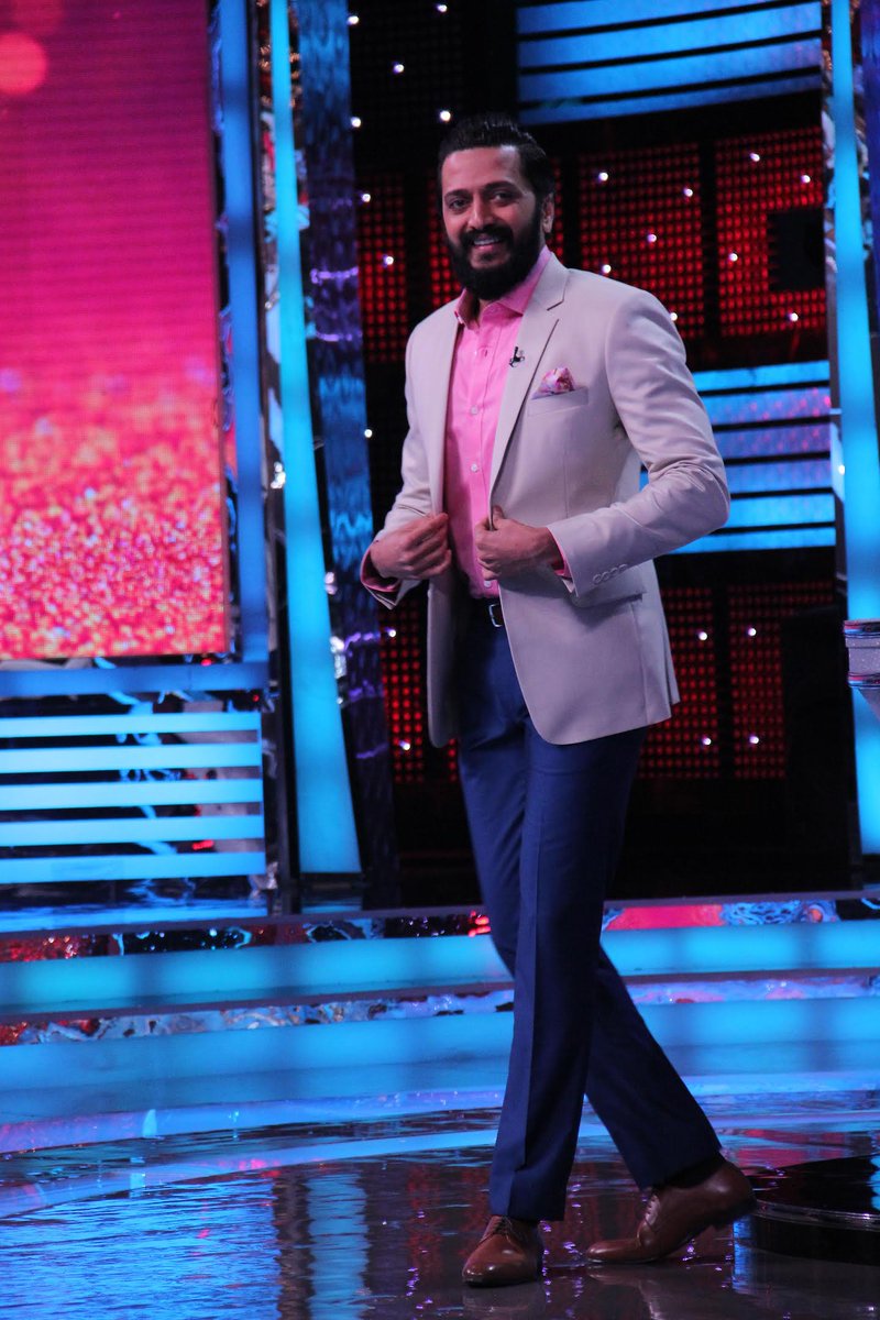 AlbertoTorresiS's tweet photo. @Riteishd rocks three looks with his Alberto Torresi shoes on @StarPravah. : Shop: https://t.co/xCXdDCGUg2 #CelebrityStyle #AttitudeInStyle https://t.co/YFMDOGorc1
