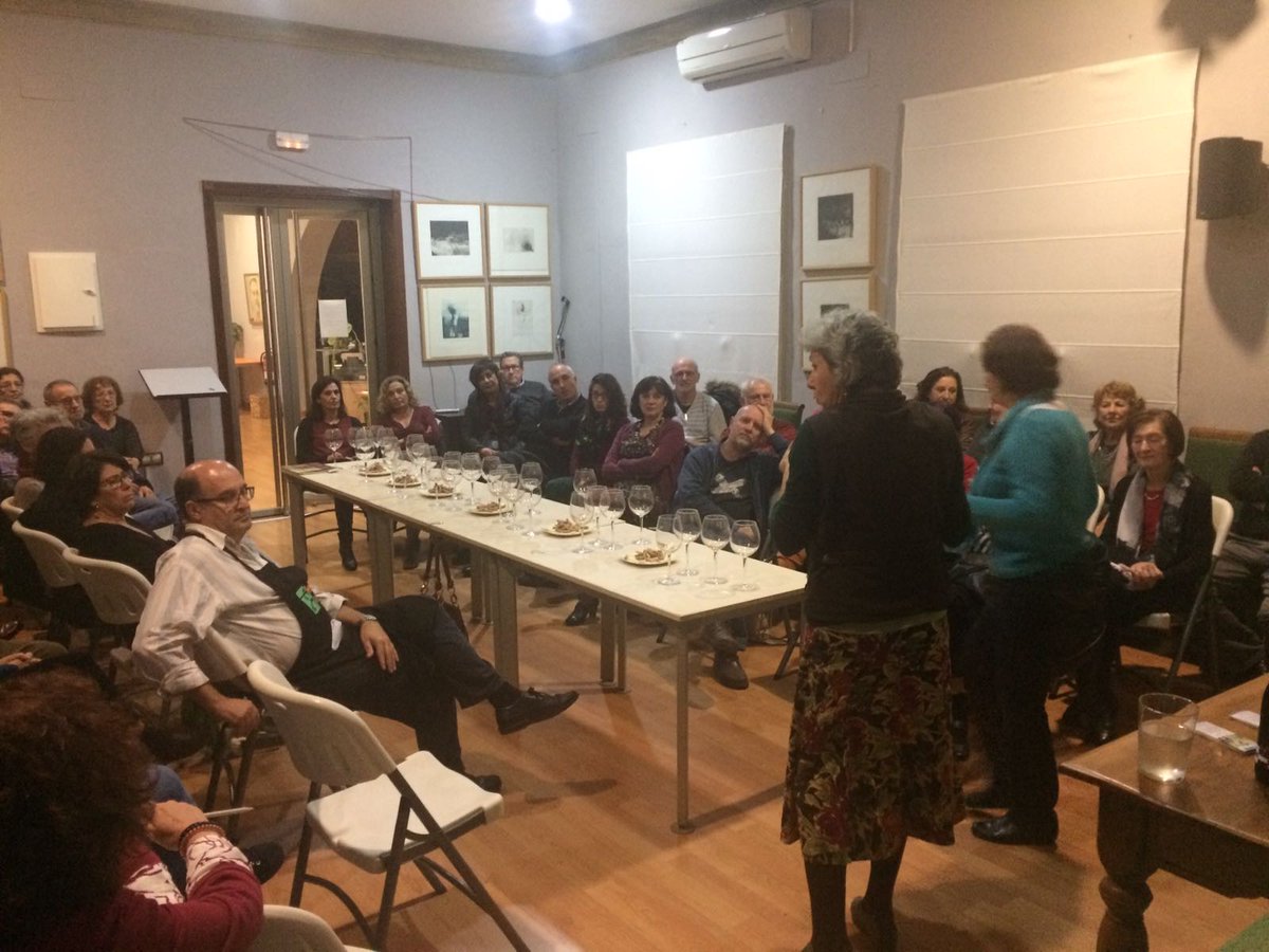 ColoniasGaleon's tweet photo. Anoche, magnífica acogida en el Ateneo de Mairena. Celebramos el 10 aniversario.
¡El Vino Nuevo 2016 sienta muy bien! https://t.co/6wGzmk0bKl