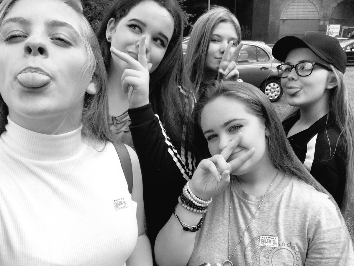 HopefulOlzanski's tweet photo. @HopefulOlzanski 25/06/16 Meeting Morgan and reuniting with most of the squad https://t.co/CuwjvaI2Cq