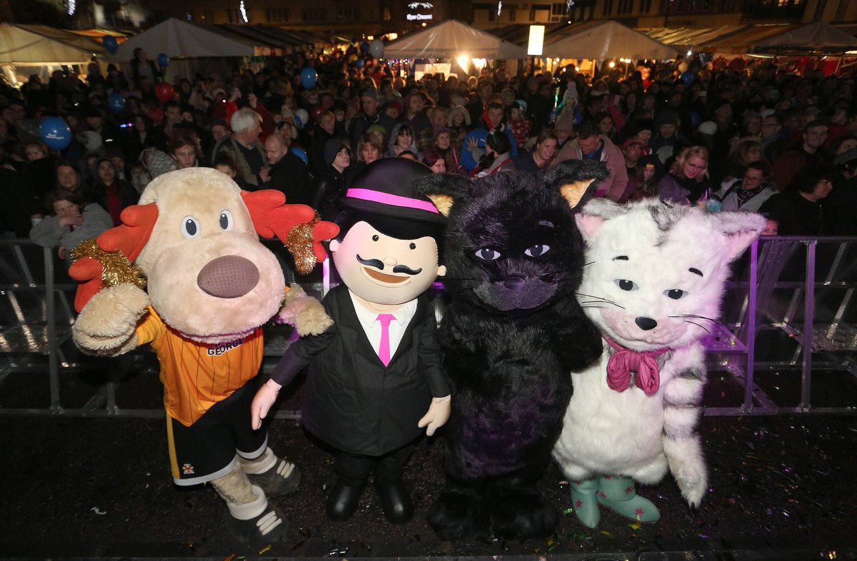 Thanks to <a href="/CambridgeBID/">Cambridge BID</a> for a fabulous #BigSwitchOn on Sunday. Fitz and Will are now firm friends with Adam Ambassador and Marvin the Moose!