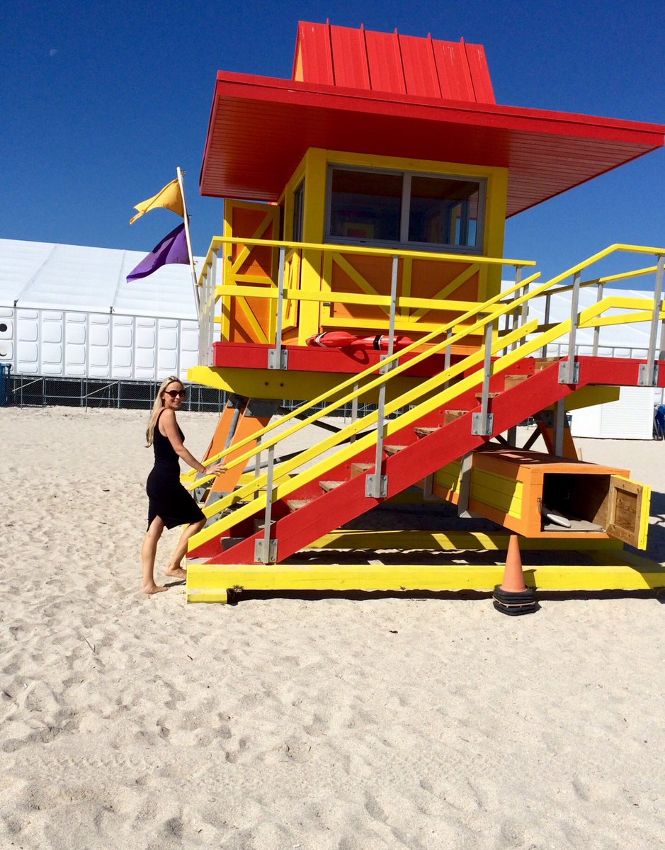 Evesophie's tweet photo. Sunny Miami ☀️🌴😎🇺🇸 #Miami #southbeach #beach #lifeguard https://t.co/s6kGbMTdi0