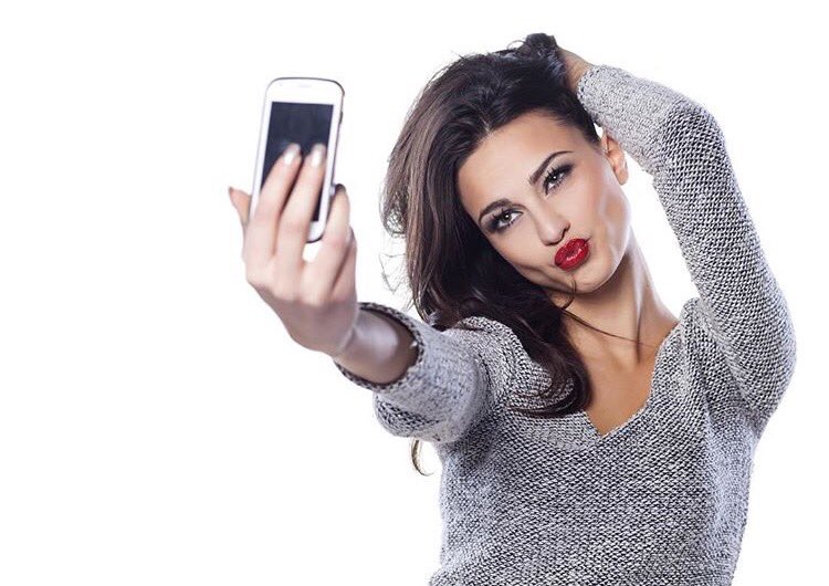 ChrisSaundersMD's tweet photo. Having trouble getting a good selfie? We can help! #selfie #selflove https://t.co/fsghOviLdU