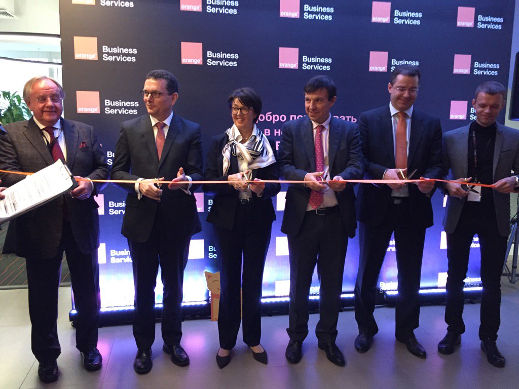 PWaldronWerner's tweet image. LT ribbon cutting at the official opening of our new office @orangebusiness in Russia #MercuryTower #OneTeam