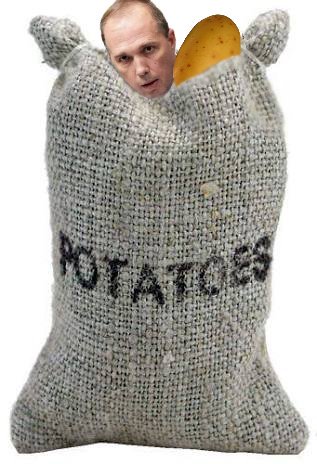 JuliaEmBee's tweet photo. @davrosz
From the sack he came & to the sack he shall return.
#FilthyRacist #SackDutton https://t.co/jDfmlnGV6E
