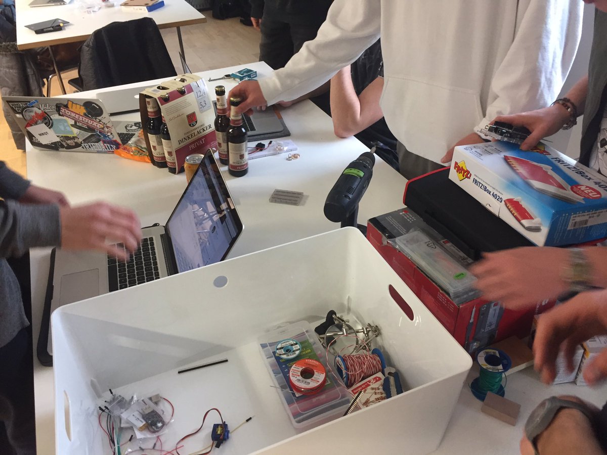 sammyschuckert's tweet image. Hack that beer! 💪🏼🍻 Be prepared to network. @hfggmuend Hackathon 'Use things together' @bricktick @OSCEdays #OSCEdays #hfghack #thinkdif