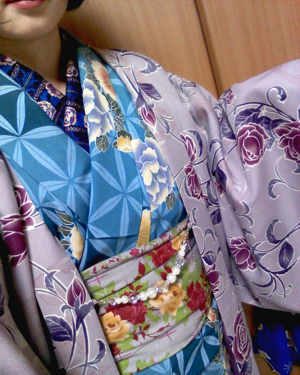 ikura_doooon's tweet photo. ANNA SUIのアフタヌーンティに行ってきた��で、ANNA SUIをイメージして薔薇コーデ♪
急遽子供を連れて行くことになったので、洗えるやつで揃えました。 #着物 #着物自画撮り部 #着物コーデ https://t.co/6vbah2FIAq