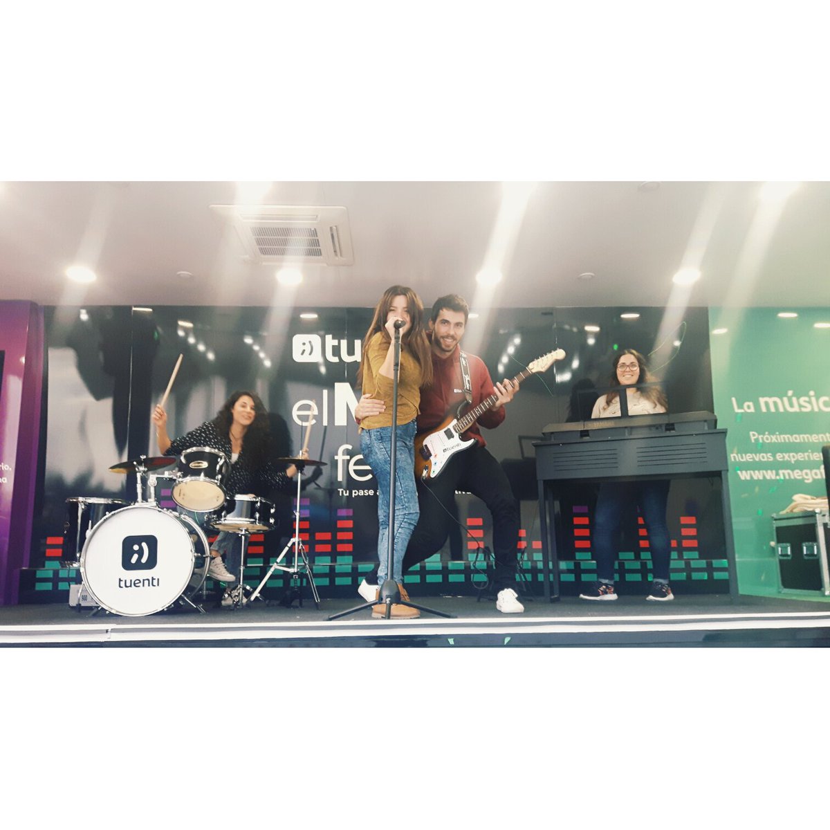 PresenRuiz's tweet photo. #MegafestivalTuenti #vamosquenosvaamos https://t.co/hTo2VnuOGv