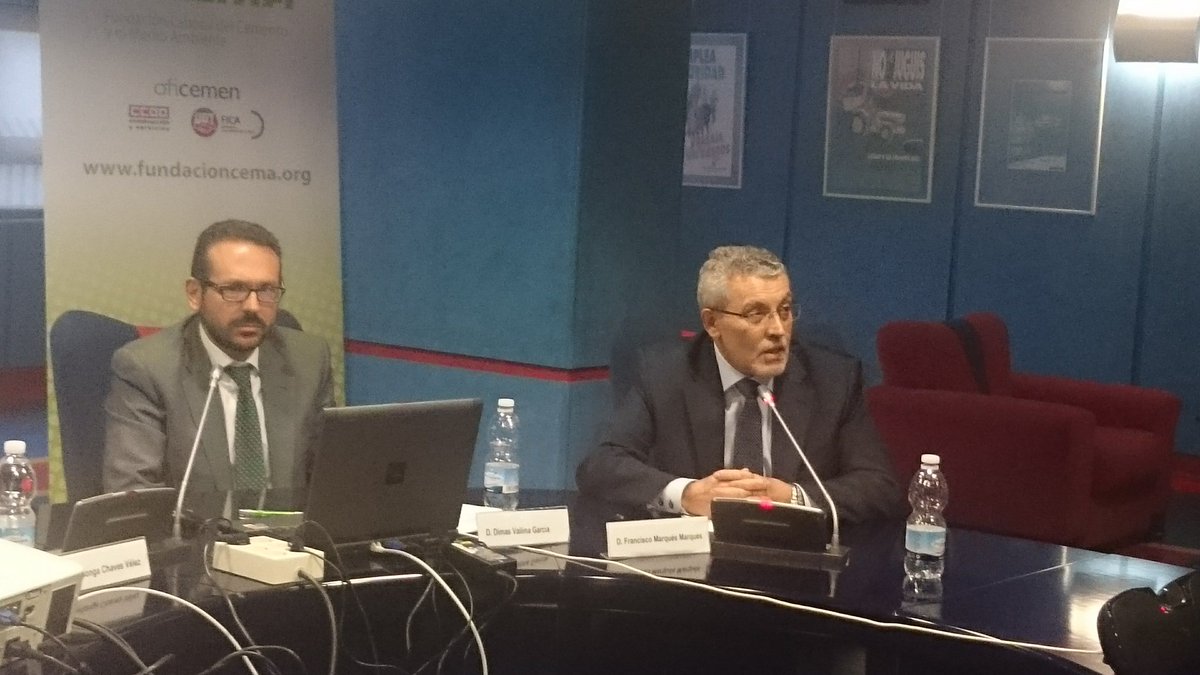 fundacionCEMA's tweet photo. Francisco Marqués @INSHT_MEYSS clausura jornada Promoción de #habitossaludables desde fábricas #cemento”, financiado #FUNPRL https://t.co/HdvEvXkBxL