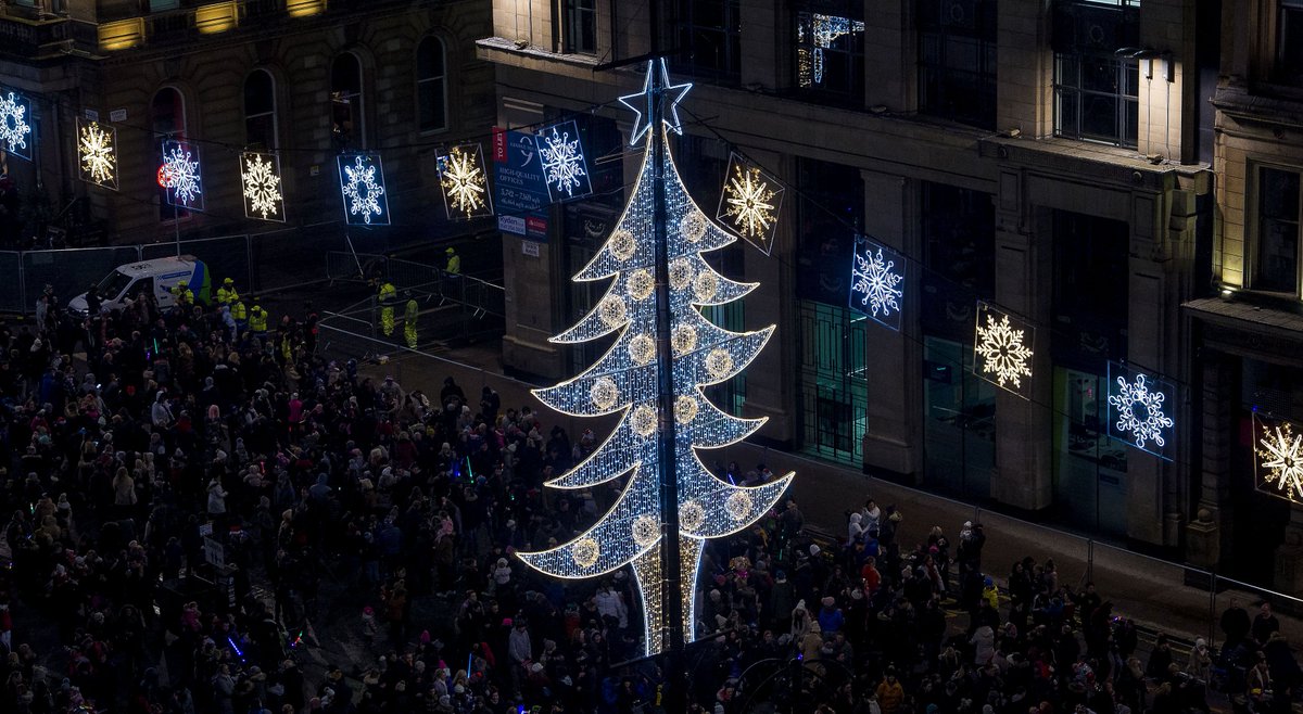 Free Xmas lunch for up to 100 Maryhill pensioners at The Hub on  Dec 15. Call 945 3855 to request tickets. <a href="/CommSafetyGlasg/">Please contact @GlasgowCC</a> &amp; Cube Housing.