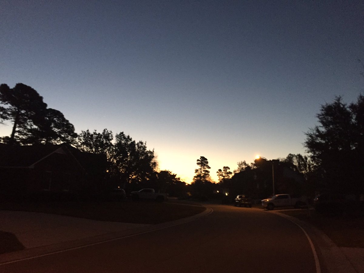 ballrunning's tweet image. | suburban dawn | #run #photo 112216 #runningeveryday #runstreak day 2879