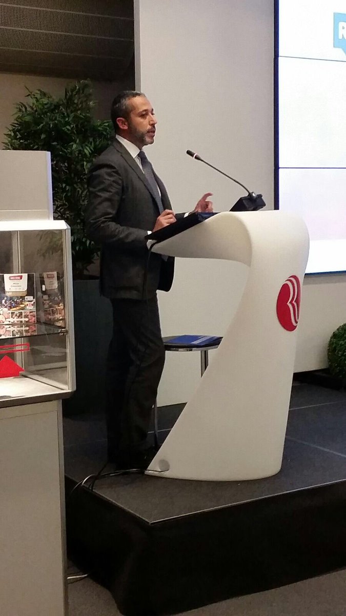 soiel_it's tweet photo. #PrintingMI L'uso della tecnologia in ufficio. La parola a: Carlo Alberto Tenchini @SharpBusinessIT https://t.co/7yj7B26DBD