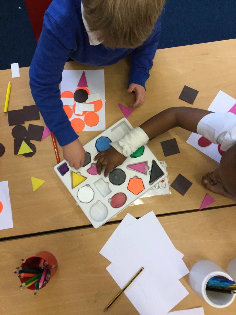 MissPaalanen's tweet image. All sorts of shapes in Maths today! #Maths #2Dshapes #sortingshapes #shapepictures #mymaths #shapebingo @Centralprimary