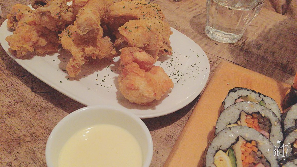 infinite7_luv's tweet photo. 韓国全然興味ないチングなのにそんぎゅさん見つけるとそんぎゅ！そんぎゅ！って教えてくれる😭💕笑
チキン美味しかった💕 https://t.co/zvsMs6FsB0