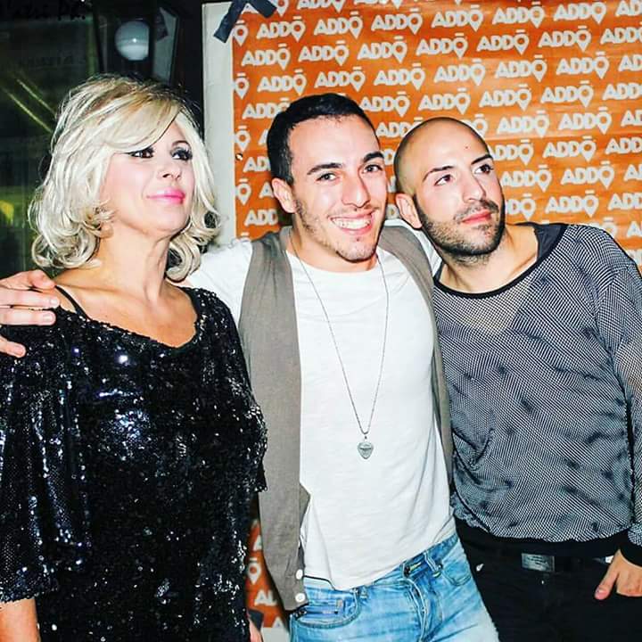 LaxNikos's tweet photo. I ♡ Tina. #uominiedonne #selfielecosecambiano #pechinoexpress #tina https://t.co/L9ipyVvjmF