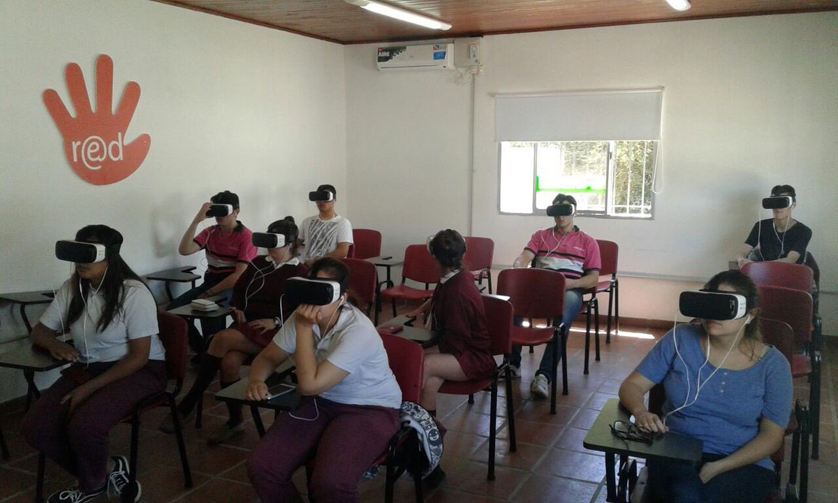 Zaal_86265's tweet image. Ayer por la tarde visitaron Casa RED alumnos de ES 5 #RedVirtual @Munirivadavia1 @edgaralarconm @JUReynoso