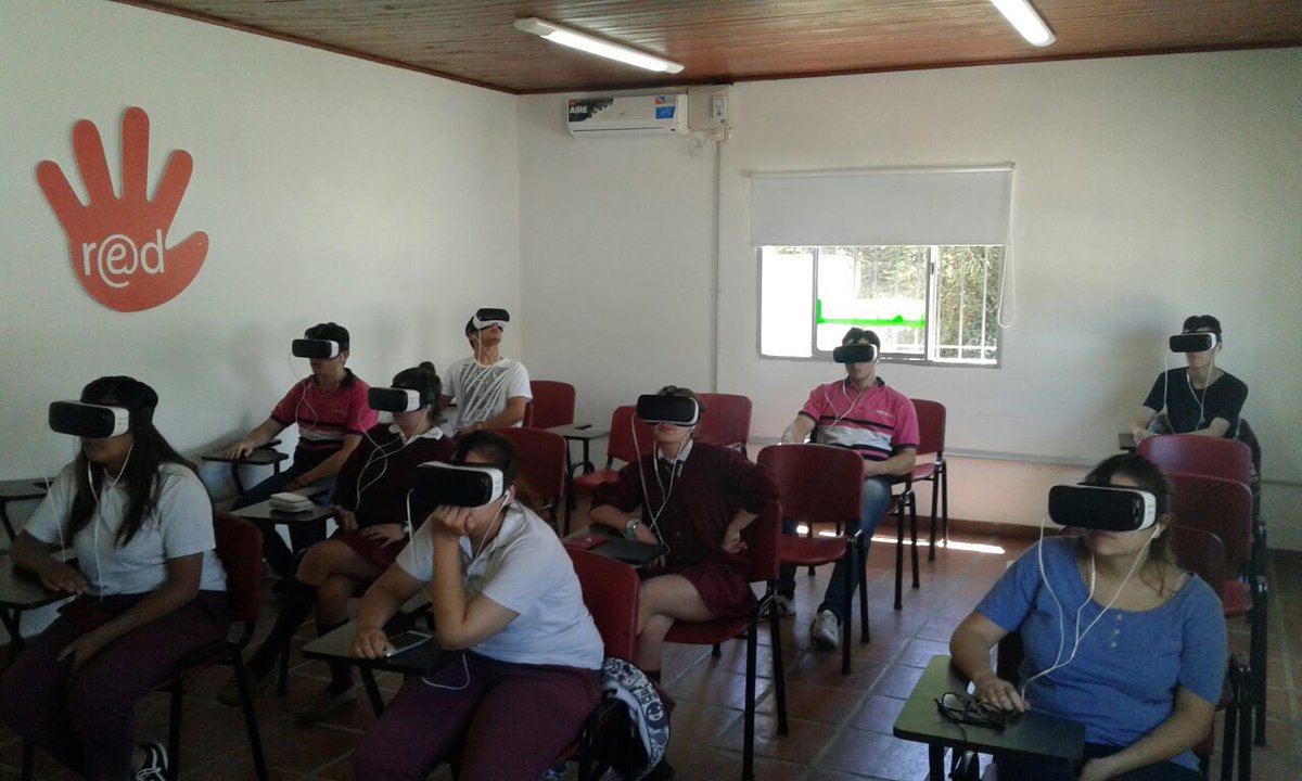 Zaal_86265's tweet image. Ayer por la tarde visitaron Casa RED alumnos de ES 5 #RedVirtual @Munirivadavia1 @edgaralarconm @JUReynoso