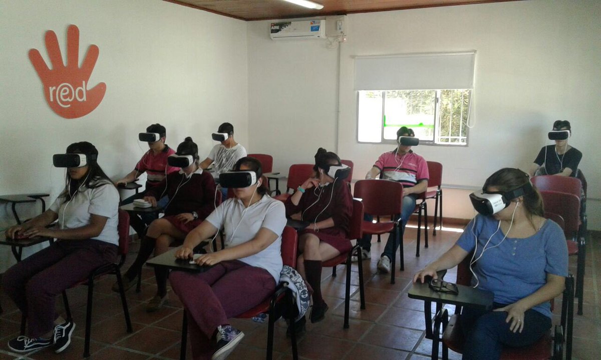 Zaal_86265's tweet image. Ayer por la tarde visitaron Casa RED alumnos de ES 5 #RedVirtual @Munirivadavia1 @edgaralarconm @JUReynoso