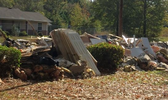WNCN's tweet photo. #Princeville family not letting destruction from Matthew ruin holiday traditions
https://t.co/oNULFq9w8r #AfterMatthew https://t.co/xFj1FwS6Kf