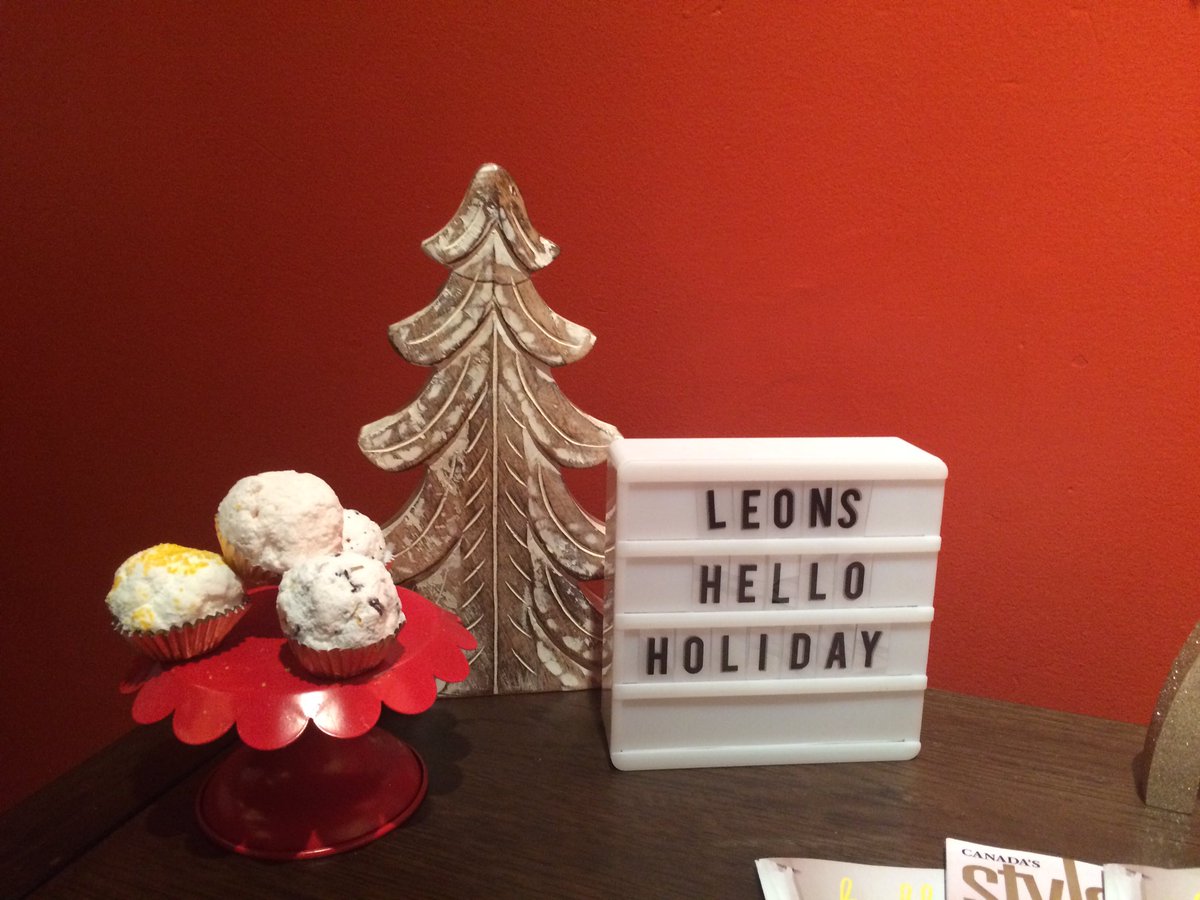 AlexandraSiklos's tweet photo. Such a great night! Thanks to all who came out last night to craft w/ @LeonsFurniture #LeonsHelloHoliday https://t.co/KsKFQXbMH3