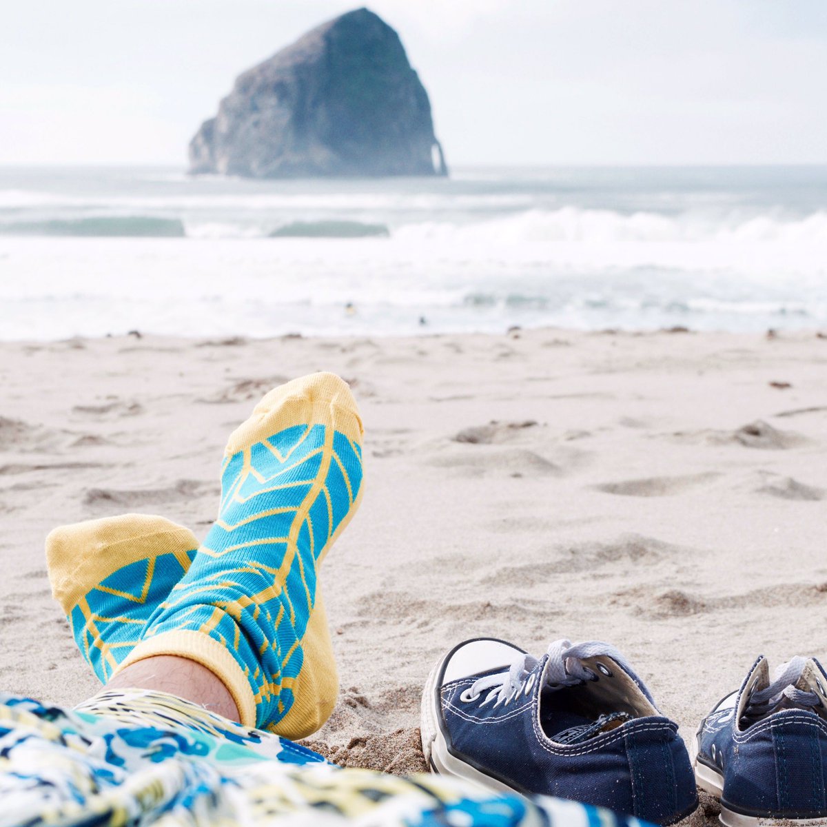 Life's a beach 😎😎👌🏼📷 <a href="/nabinanazar/">Nabina Nazar</a>  #bryt #socks #travel #beach