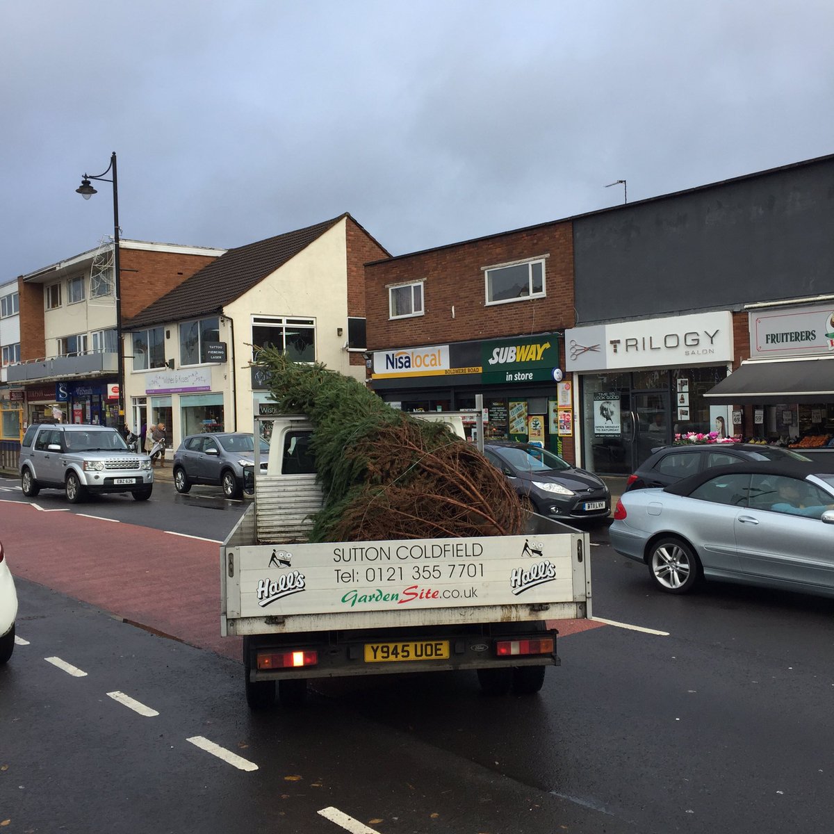 hallsgardensite's tweet image. Hall's deliver Christmas tree to Boldmere High Street. #SuttonColdfield #boldmere