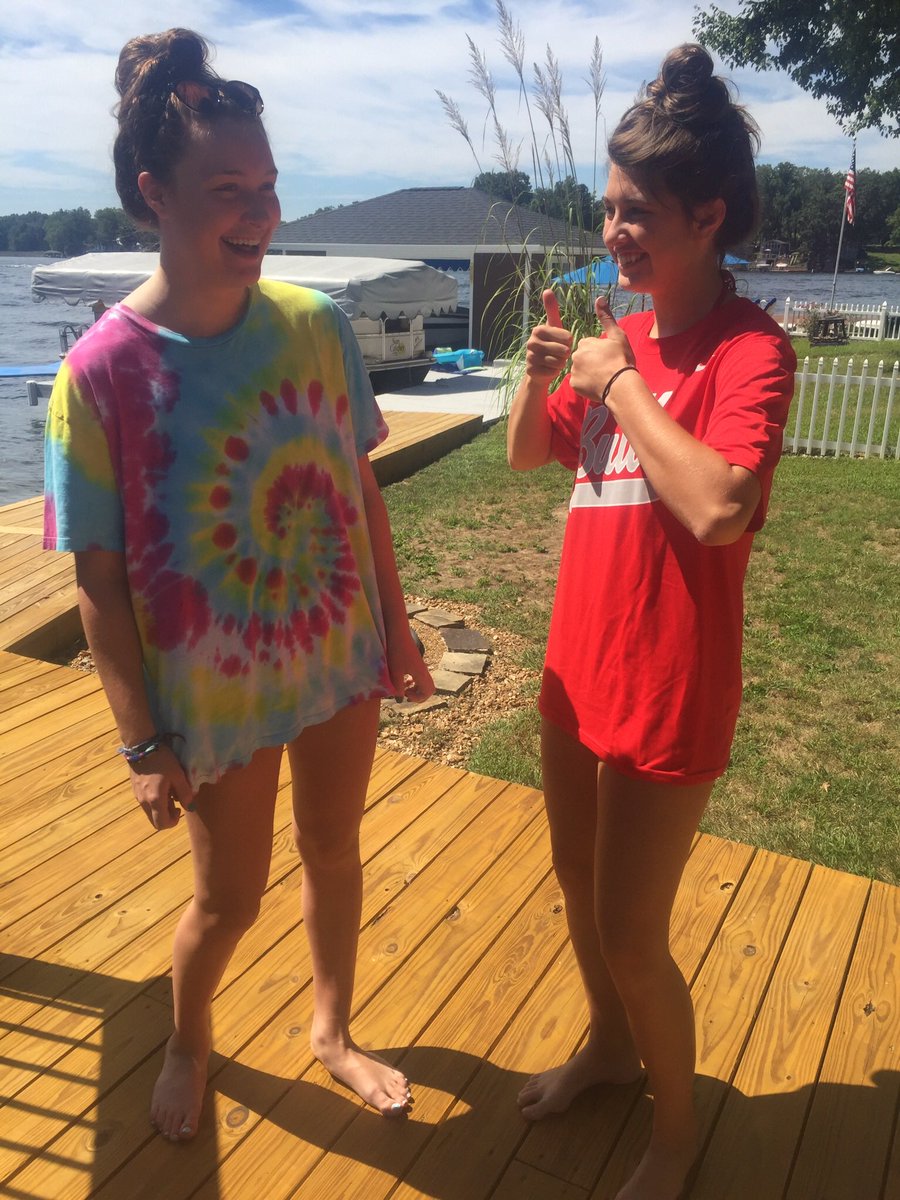 macygmoore's tweet photo. HBD ASH 💛 Thankful freshman veeb brought us together 😉 Thanks for all the food dates, laughs, and jam sessions! #voteforelle ILY LOTS https://t.co/xMME7pifJL