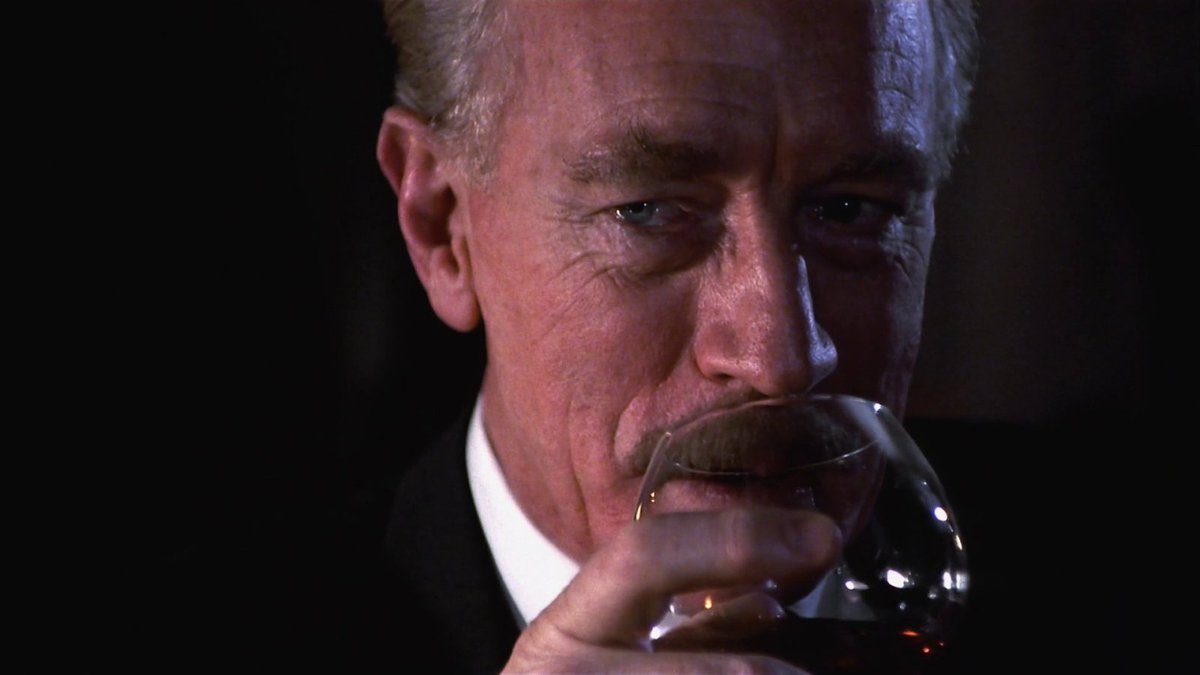 NosAnneesL's tweet photo. 5/10 Chouettes acteurs, mauvais #StephenKing
L'immortel #MaxvonSydow joue le Diable dans Le Bazaar de l'épouvante (1993) https://t.co/DqWPYhtMcG