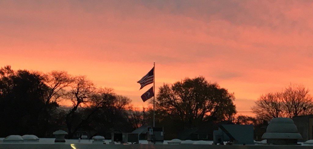 MrGraham201's tweet photo. Sunrise at Morton West. November 22, 6:40 AM. It's a great day to be a Mustang! https://t.co/buR5LXbX2o