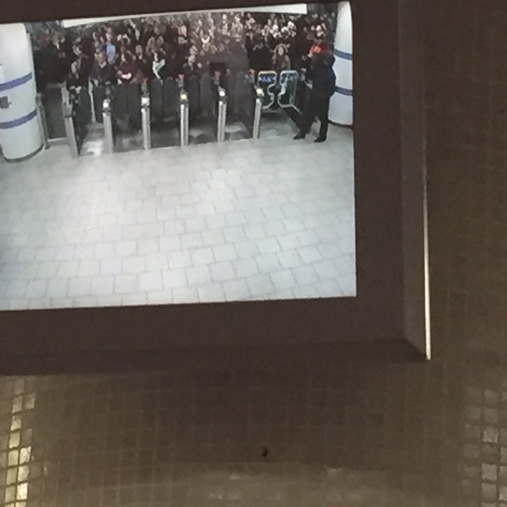 emilylsbennett's tweet photo. Why I try and avoid kings cross 🙈 https://t.co/ZEy2lf6Om0