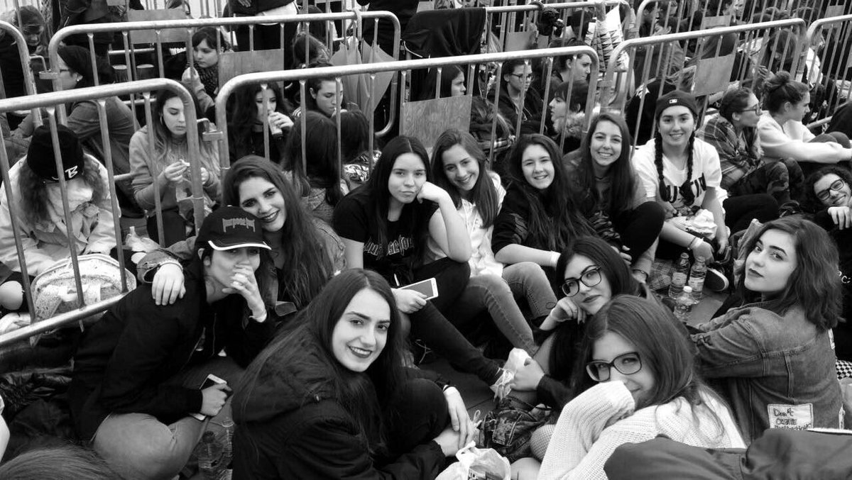 justinsbieberpl's tweet photo. 22 listopada: Fani przed areną - Barcelona, Hiszpania. 

#PurposeTourBarcelona
#PurposeTour https://t.co/nDeR6lkHlP