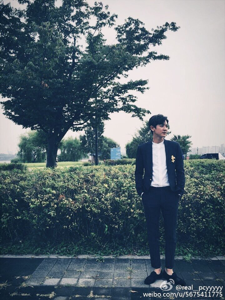 chanyeol_pic's tweet photo. honestly. what's with the sudden boyfriend vibes on chanyeol's social medias lately

not that I'm complaining https://t.co/2Ztzh4KFVW