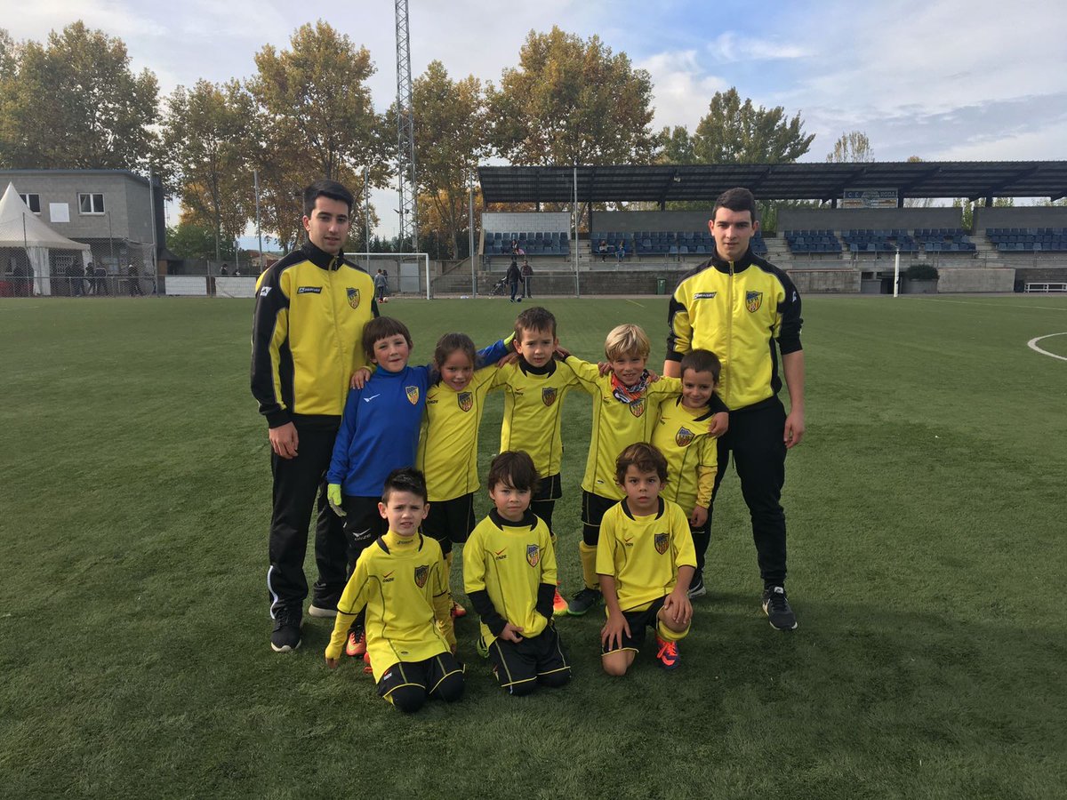efutbolripolles's tweet photo. Foto del nostre prebenjami B Bastiments en el partit del cap de setmana #amuntescola #futbolbasecat https://t.co/g9wWWSq7hu