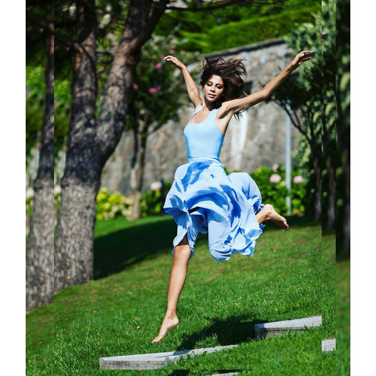 Yazdan kalma uçuş uçuş etekler ve mavinin cazibesi bugün bizi etkisi altına alıyor. 🍬💎

#TugbaAtasoy