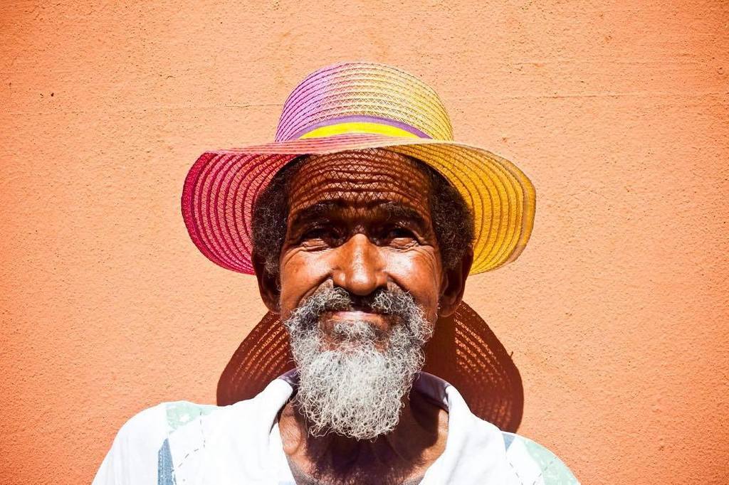 DriftingVisual's tweet photo. Rencontre à Bo-Kaap #thisissouthafrica #driftingvisual •
•
•
#flashesofdelight #portrait #… https://t.co/VtGxumyt1K https://t.co/1YymsTwwz0