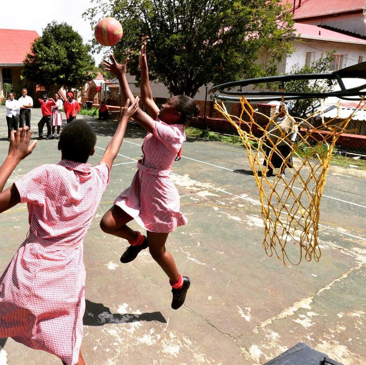 SpecialOlympics's tweet image. Put those #BlackFriday savings to good use! Help us get 🏀 into the 👋 of athletes all over the 🌎! Donate one today ➡ bit.ly/2gG9h1X