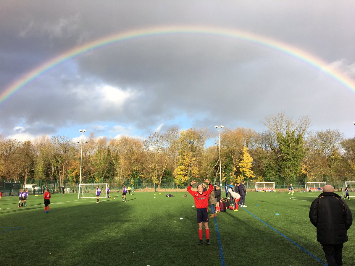 Cheam High have just made it through to the Girls Cup Final! 🏆🌦#GirlsCup <a href="/FFD_EFLTrust/">FFD</a> @EFLTrust
