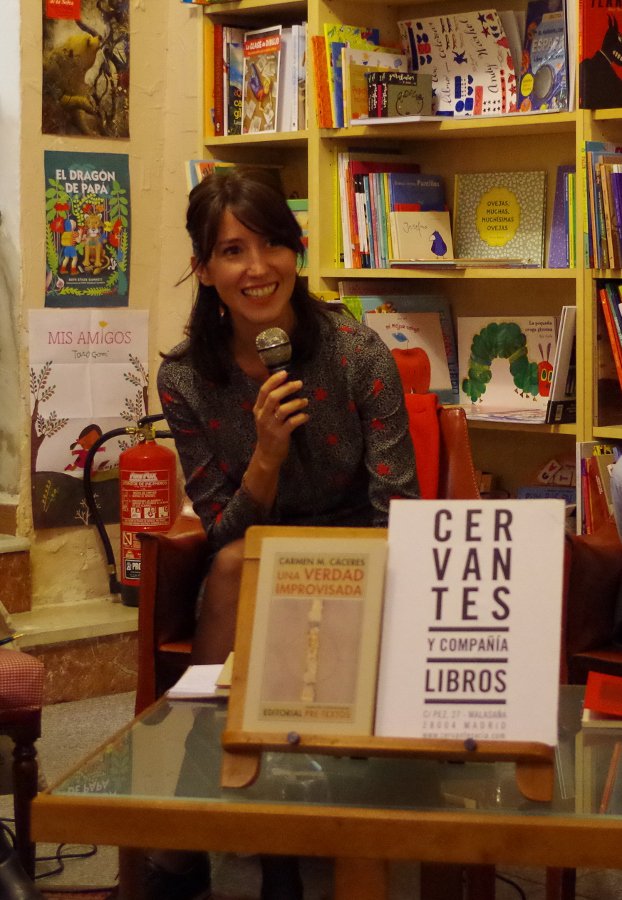 CervantesyCia's tweet photo. Carmen M Cáceres presentando su gran debut dentro de la novela, #UnaVerdadImprovisada (@PreTextosLibros), con @luisgemartin e Isabel Cadenas https://t.co/DZom4RLcxD