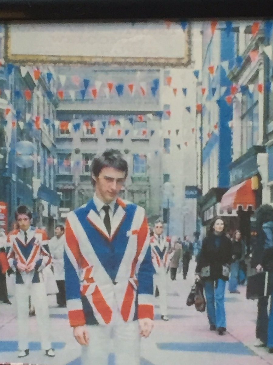 BillSmyth3's tweet image. Barry McElduff has seen the new PSNI uniform...and he ain't fuckin happy!!!😂😂