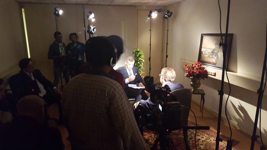 #Egyptian  Finance minister tells me progress post devaluation "beyond Expectations" .. Also "momentum is gathering"